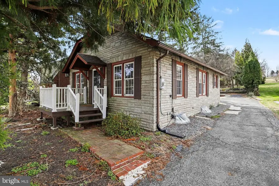 166 E New St, Mountville, PA 17554 - #2