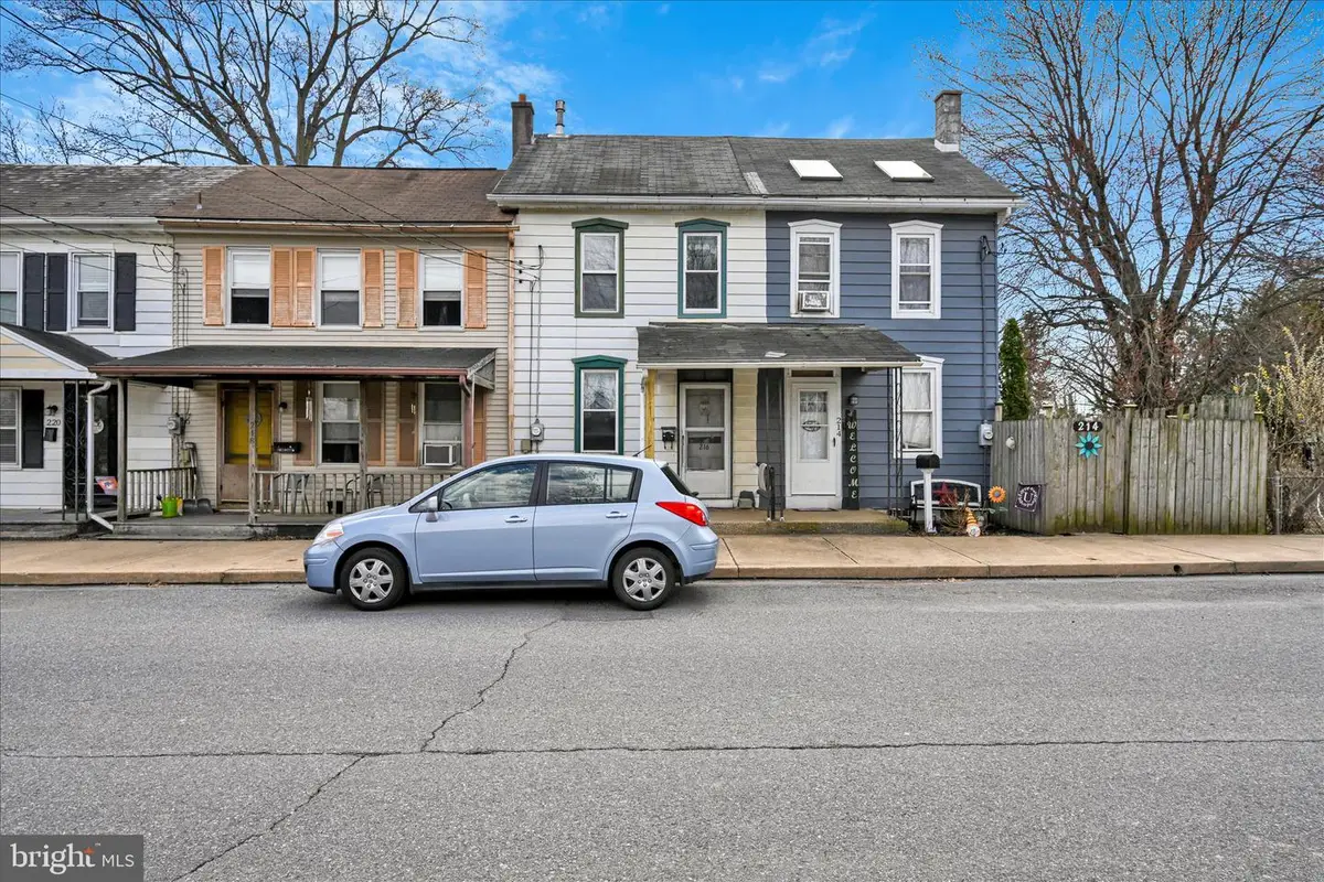 216 E Donegal St, Mount Joy, PA 17552 - #1