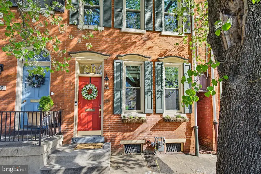 211 E Chestnut St, Lancaster, PA 17602 - #2