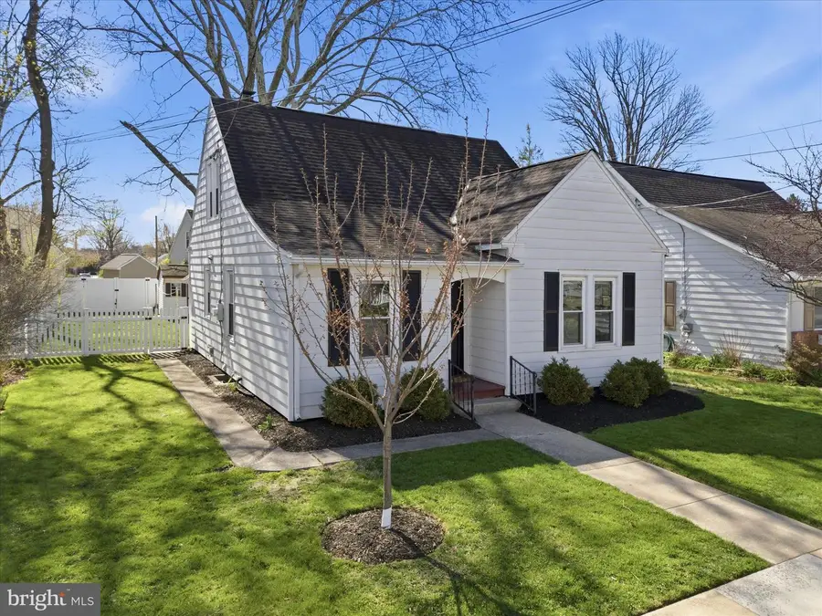 327 Dover St, Manheim, PA 17545 - #3