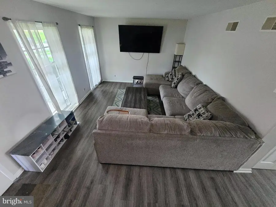 4044 Green Park Dr, Mount Joy, PA 17552 - #2