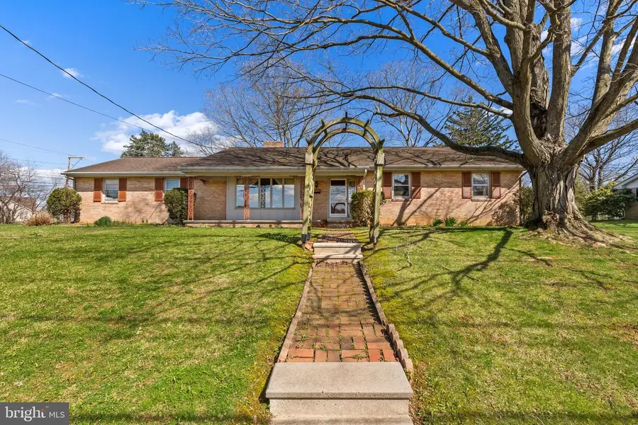 2566 Golden Dr, East Petersburg, PA 17520 - #2