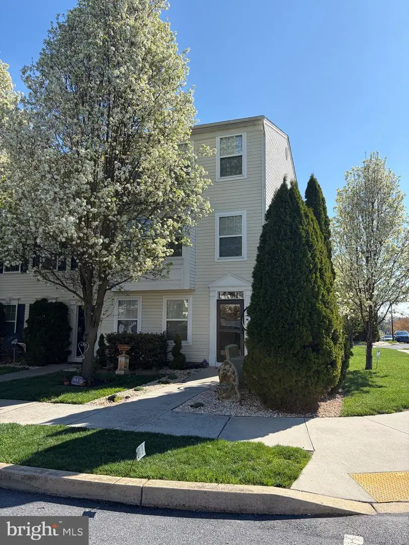 393 Dickens Dr, Lancaster, PA 17603 - #1