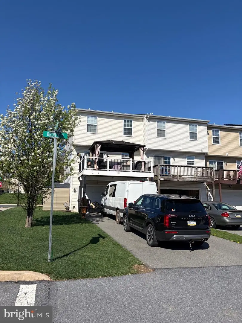 393 Dickens Dr, Lancaster, PA 17603 - #3