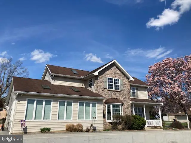 8 & 10 N Kinzer Rd, Kinzers, PA 17535 - #1