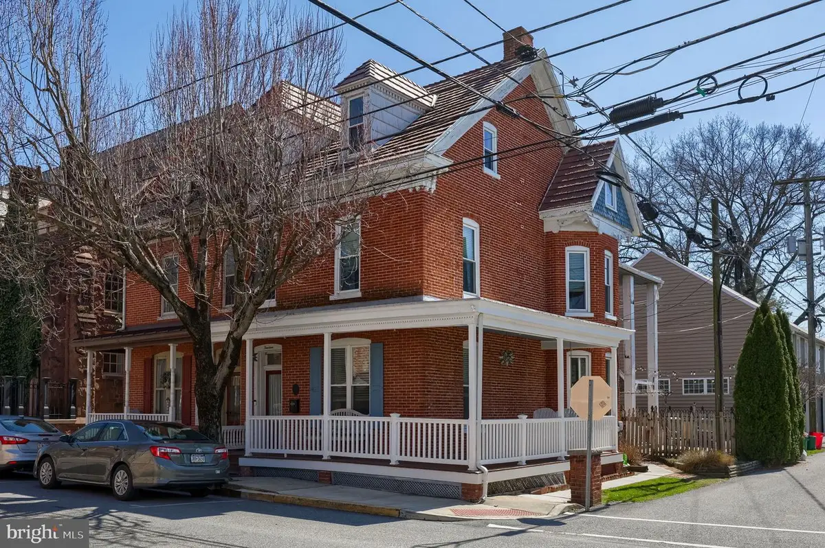 14 W Orange St, Lititz, PA 17543 - #1