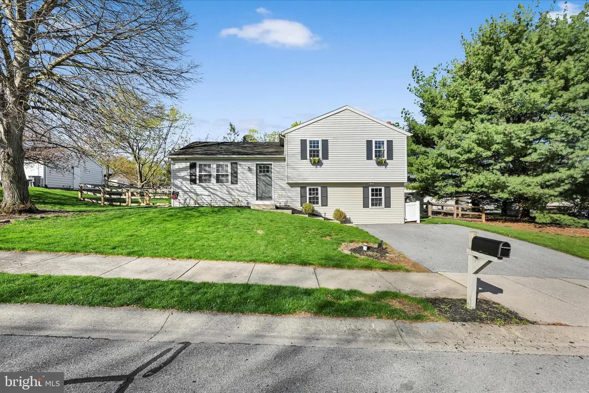 240 Birchwood Ln, Lititz, PA 17543 - #1