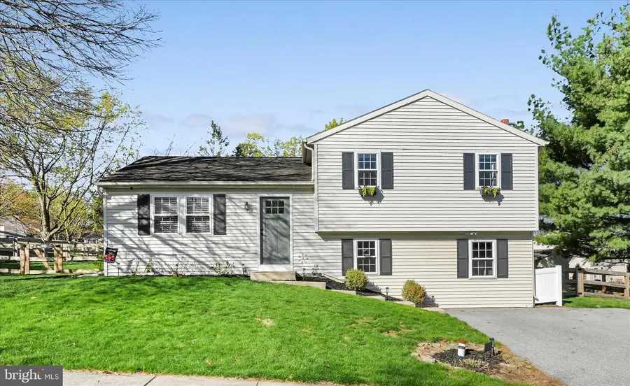 240 Birchwood Ln, Lititz, PA 17543 - #2