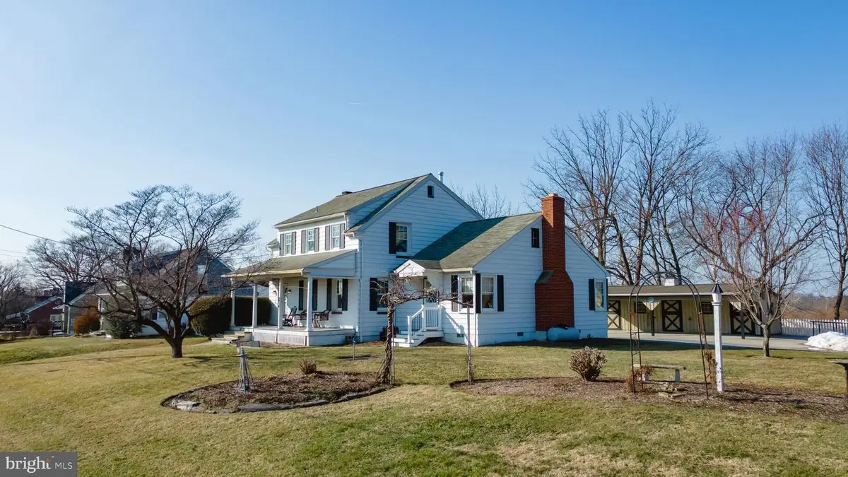 31 Hershey Ave, Paradise, PA 17562 - #1