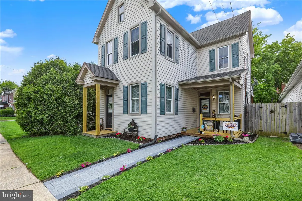 127 Church Ave, Ephrata, PA 17522 - #1