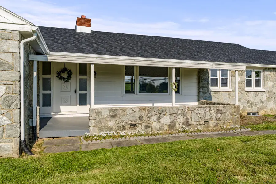 725 Marticville Rd, Pequea, PA 17565 - #2