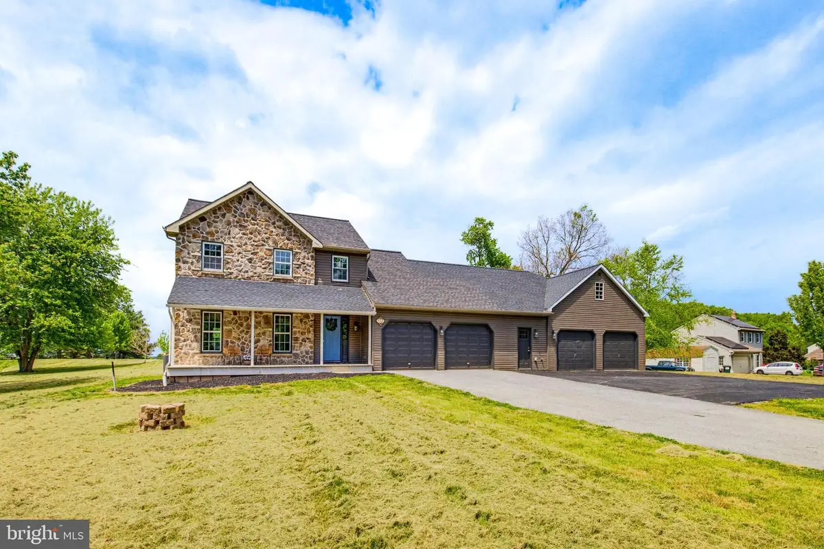 112 Saw Mill Rd, Elizabethtown, PA 17022 - #1