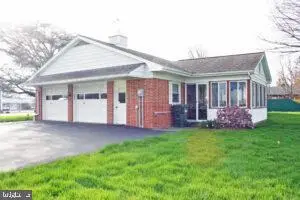 1422 Lancaster Rd, Manheim, PA 17545 - #2