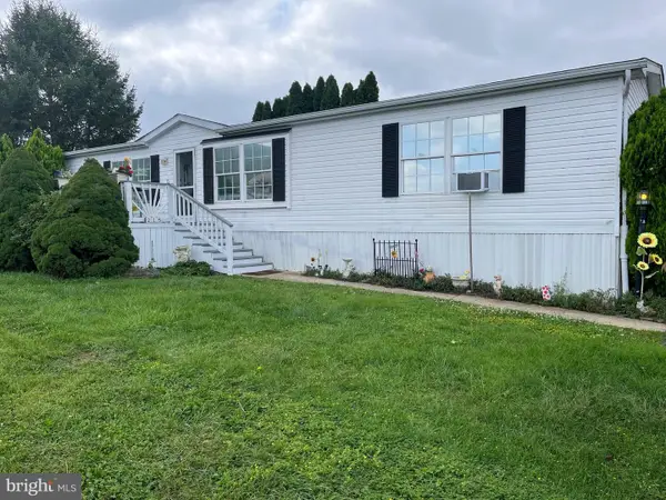 215 Longwood Ct W, LANCASTER, PA 17603