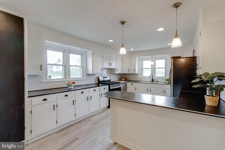 412 S Reamstown Rd, Ephrata, PA 17522 - #3