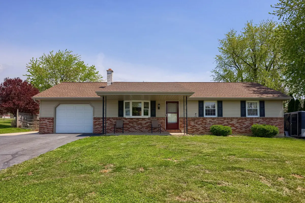 17 S Hollander Rd, Gordonville, PA 17529 - #1