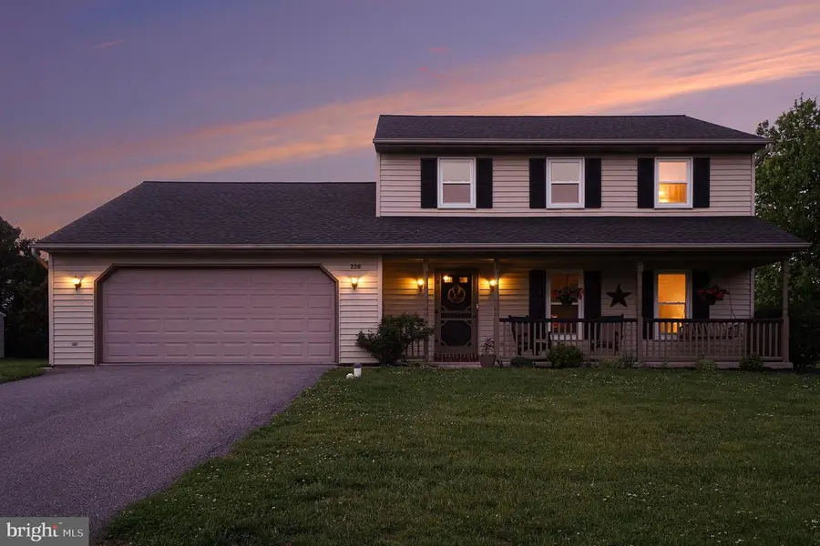 228 Cliff Ln, Elizabethtown, PA 17022 - #2