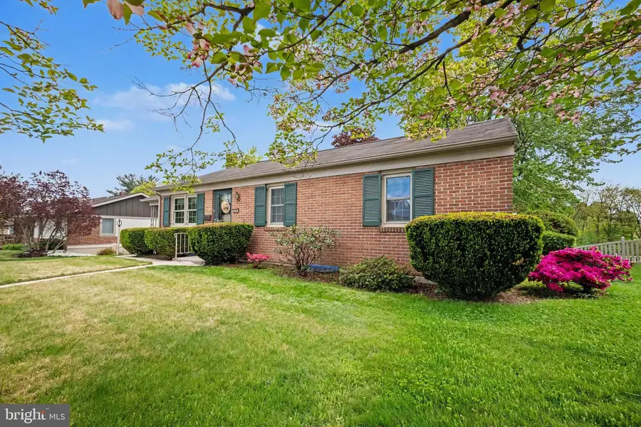 422 Westview Dr, Akron, PA 17501 - #3