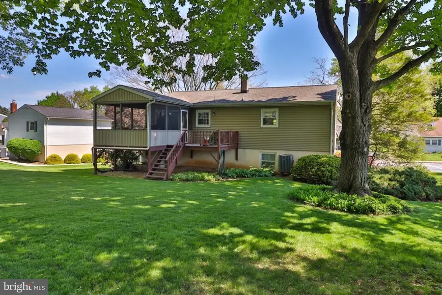 34 S Oak St, Lititz, PA 17543 - #3