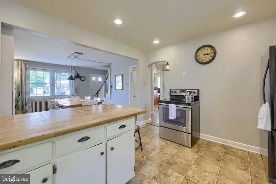 2033 Manor Ridge Dr, Lancaster, PA 17603 - #2