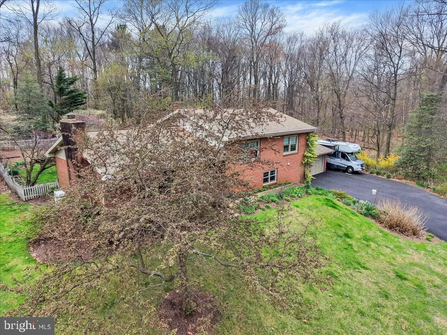 250 Clearfield Rd, New Providence, PA 17560 - #2