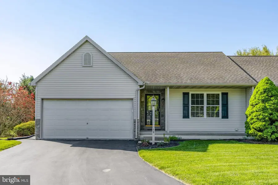 12 Pebble Creek Dr, Lititz, PA 17543 - #2