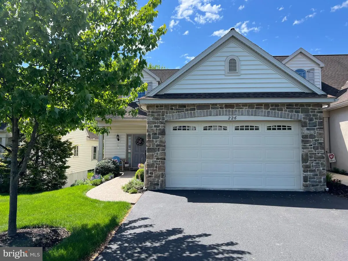 226 Masonic Dr, Elizabethtown, PA 17022 - #1
