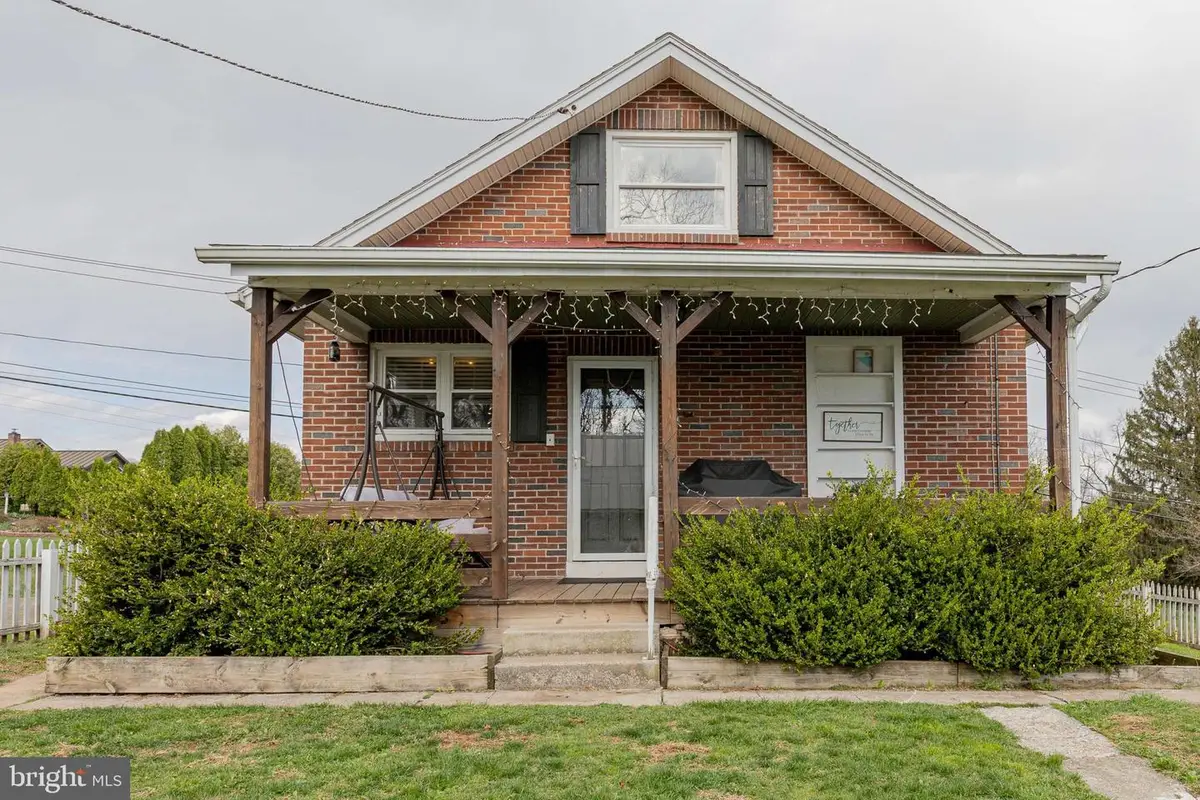 235 N King St, Denver, PA 17517 - #1