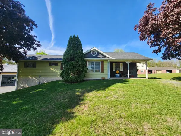 1692 Gish Rd, MANHEIM, PA 17545