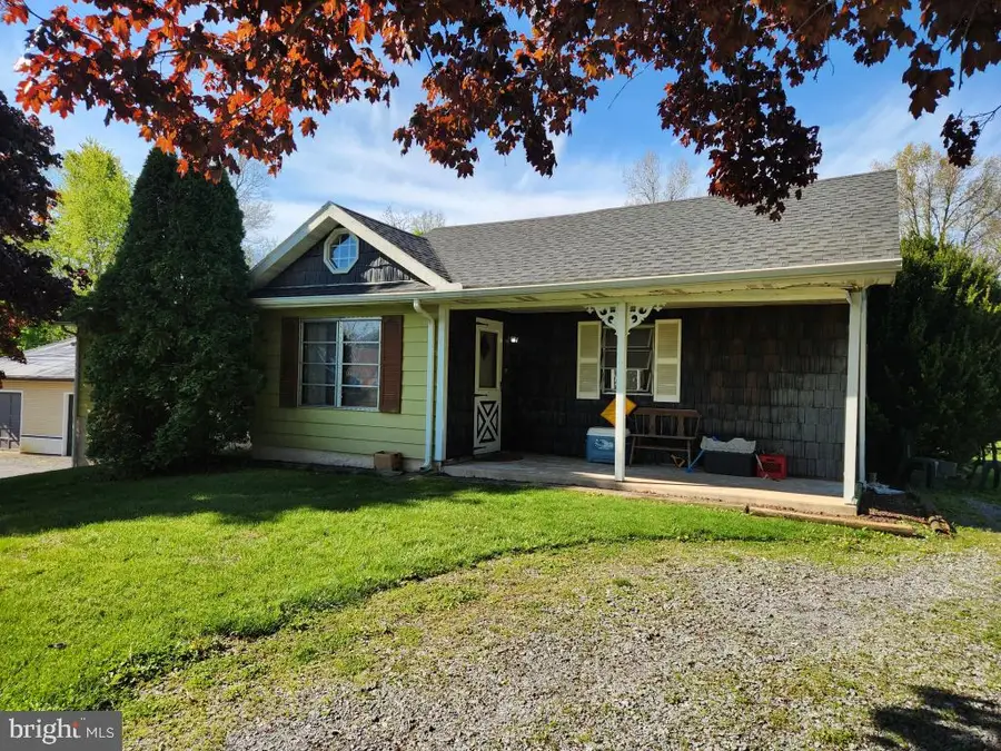 1692 Gish Rd, Manheim, PA 17545 - #2