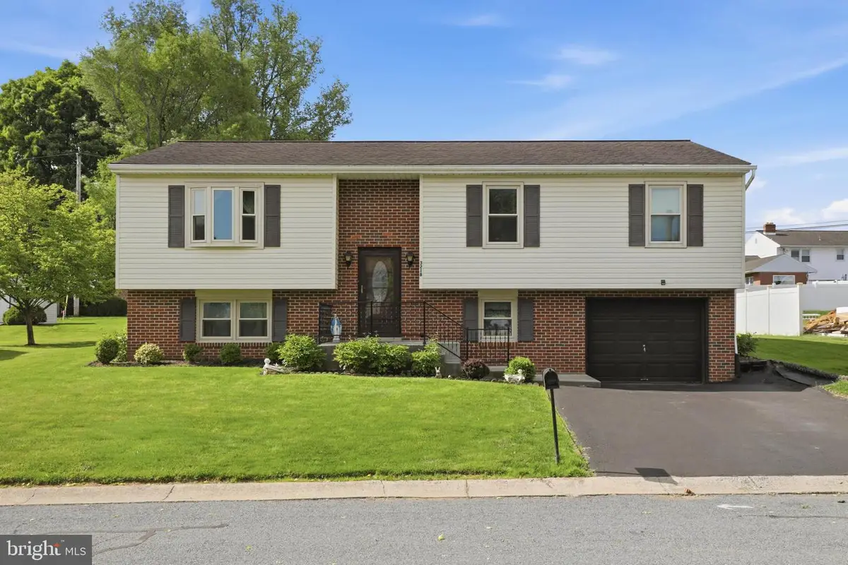 3218 Caroline Dr, East Petersburg, PA 17520 - #1