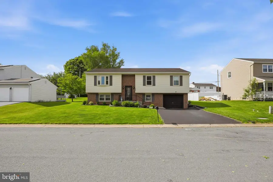 3218 Caroline Dr, East Petersburg, PA 17520 - #2