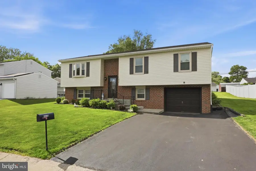 3218 Caroline Dr, East Petersburg, PA 17520 - #3