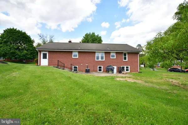 556 Oak Ridge Dr, MILLERSVILLE, PA 17551