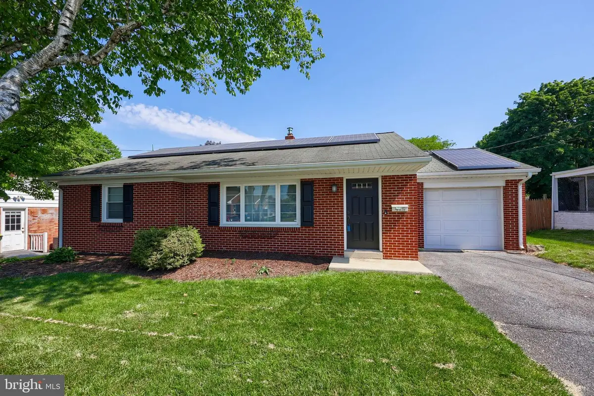 415 W End Ave, Akron, PA 17501 - #1