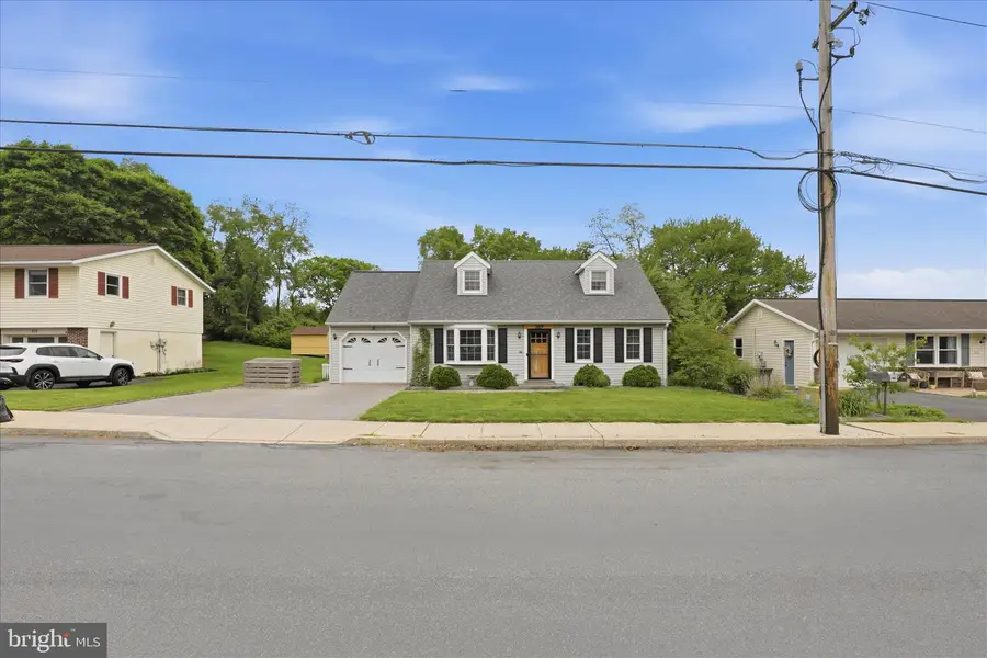 369 Lake St, Ephrata, PA 17522 - #2