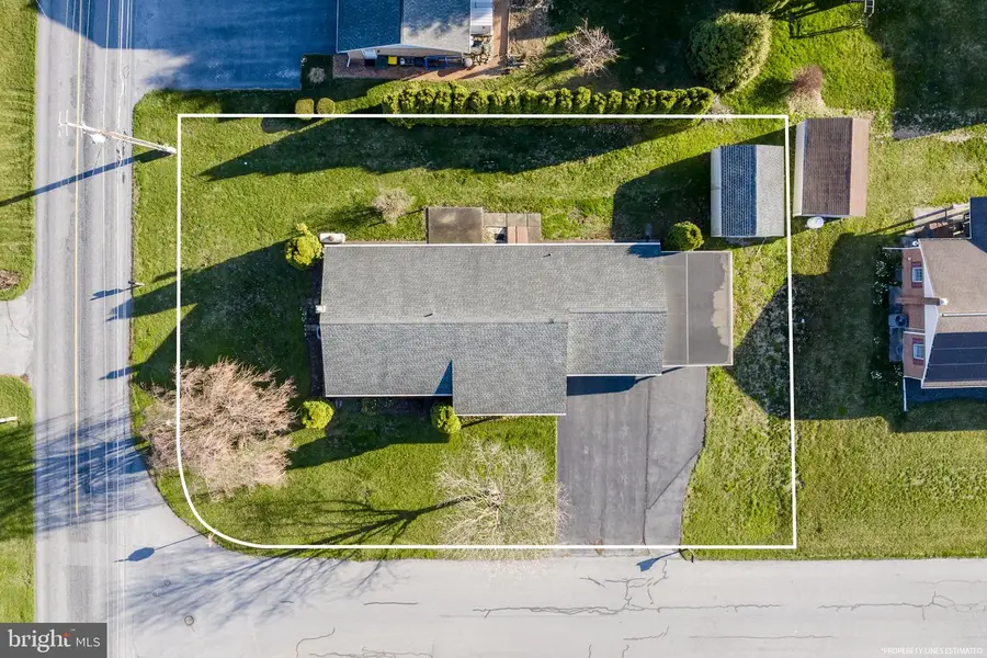 205 Jennifer Ln, Ephrata, PA 17522 - #2