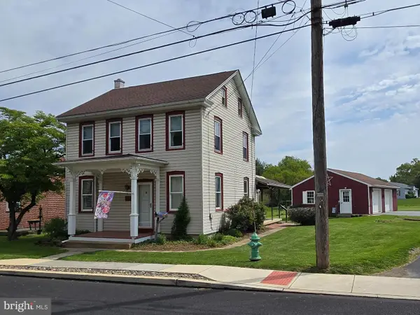 6327 Lemon St, EAST PETERSBURG, PA 17520