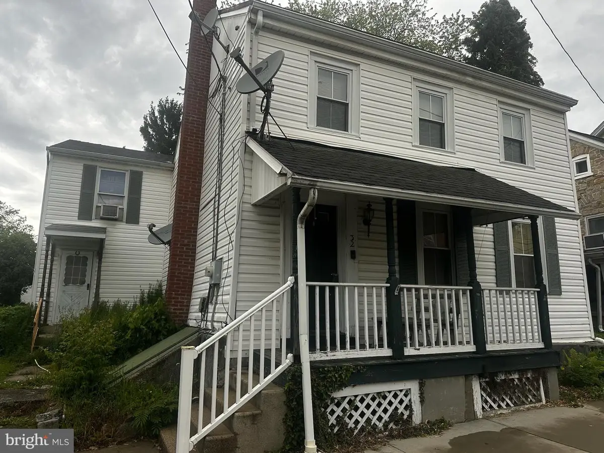 32 E High St, Maytown, PA 17550 - #1
