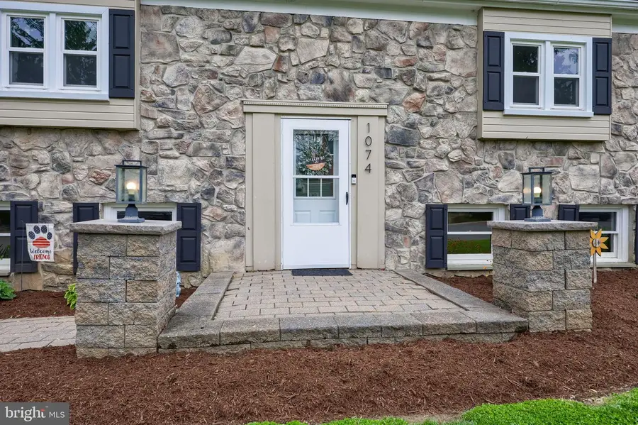 1074 Hearthstone Rd, Lancaster, PA 17603 - #2