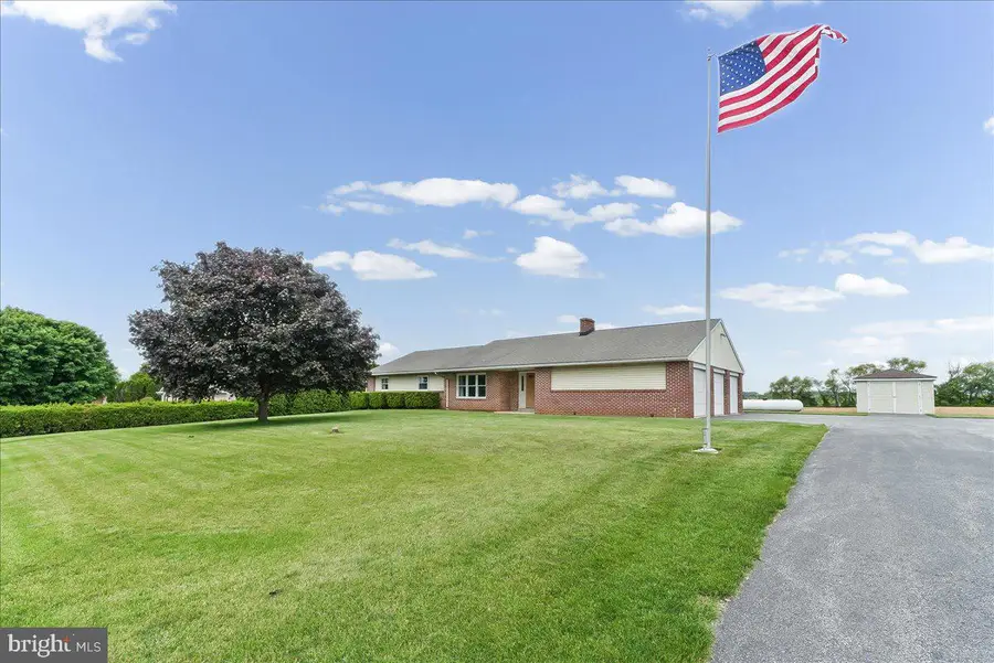 1009 Georgetown Rd, Paradise, PA 17562 - #2