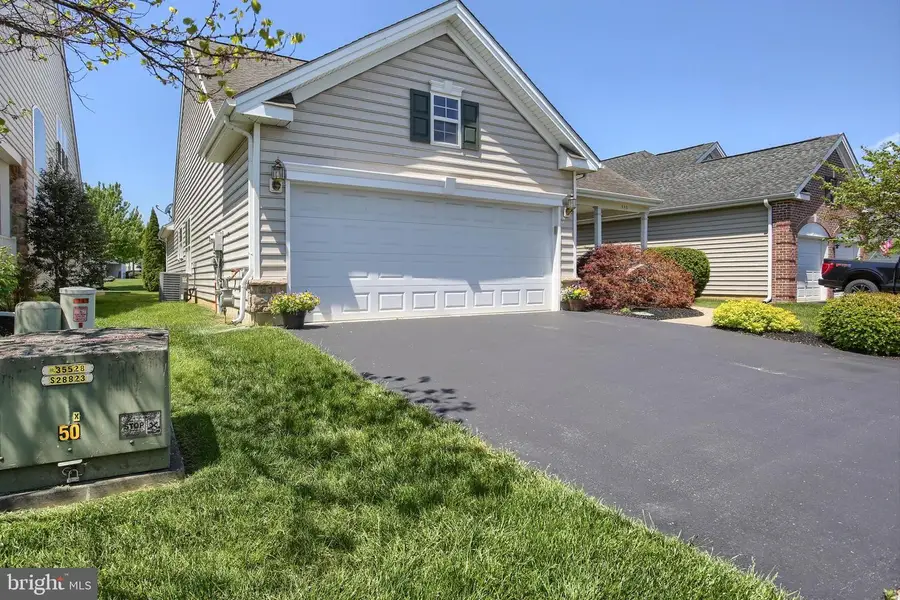 646 Alcott Dr, Mount Joy, PA 17552 - #2
