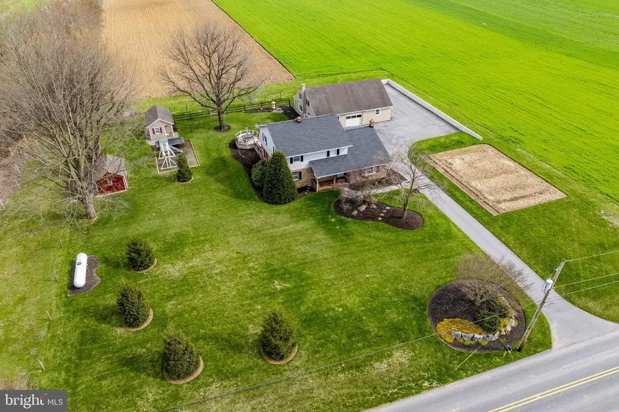 897 S Custer Ave, New Holland, PA 17557 - #2
