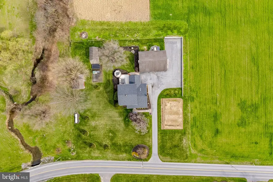 897 S Custer Ave, New Holland, PA 17557 - #3
