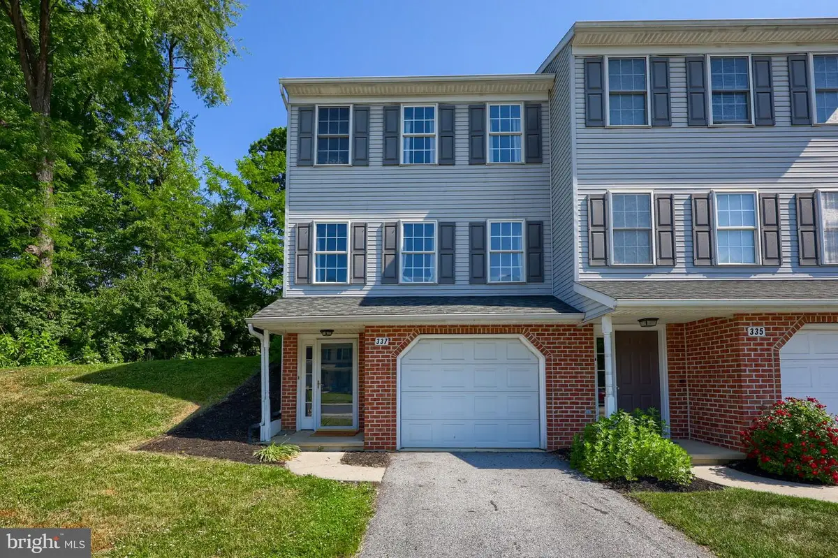 337 Crosswinds Dr, Lititz, PA 17543 - #1