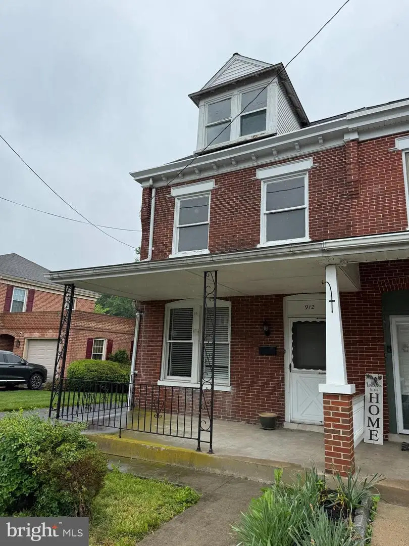 912 Locust St, Columbia, PA 17512 - #1