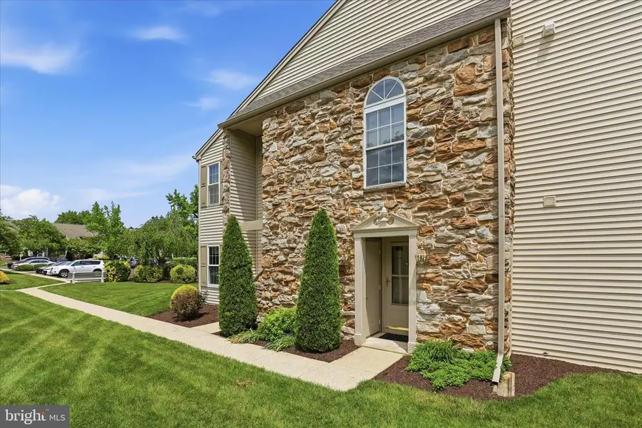223 Greenview Dr, Lancaster, PA 17601 - #2