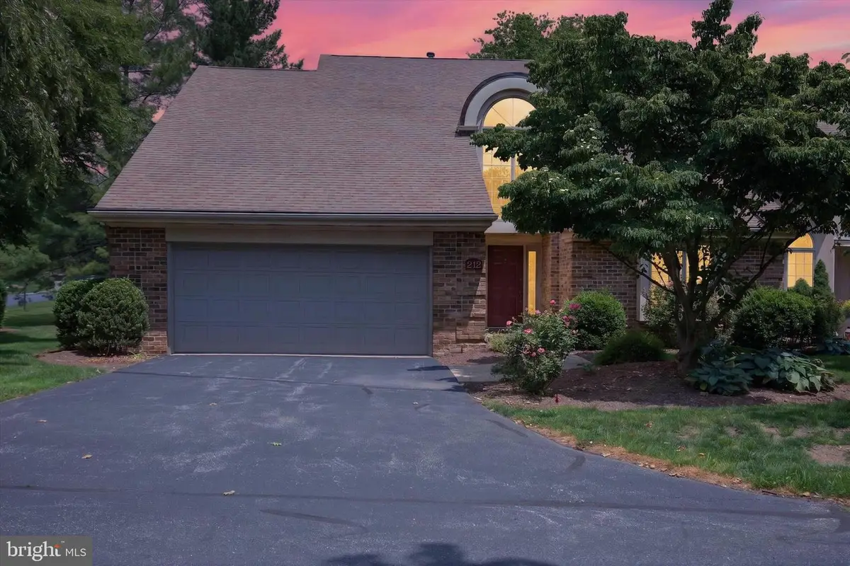 212 Willow Valley Dr, Lancaster, PA 17602 - #1
