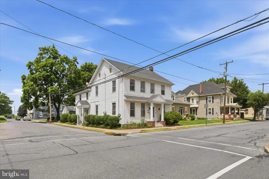101 E Lincoln Ave, Lititz, PA 17543 - #2