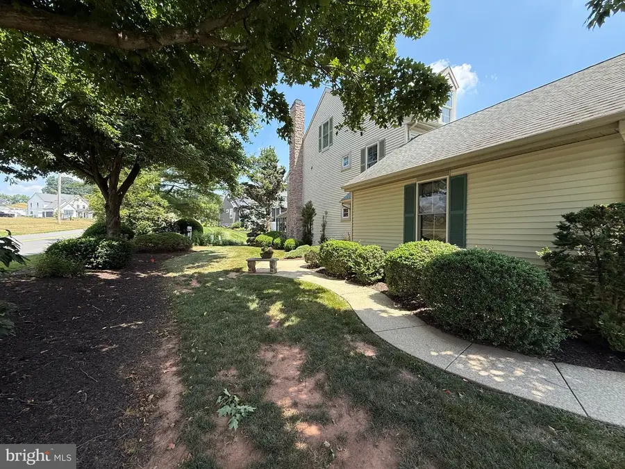 1290 Crestview Dr, Denver, PA 17517 - #3